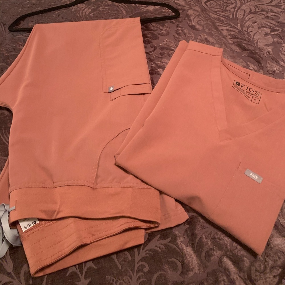 Mauve Figs Scrubs